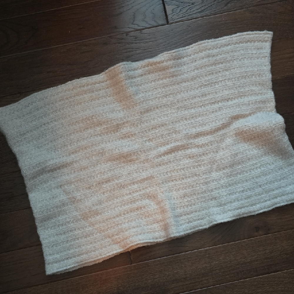 GAP Soft Cream Knit Accessory